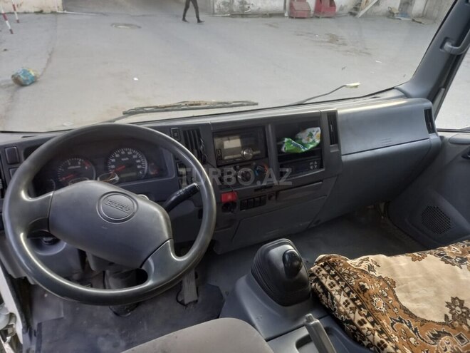 Isuzu NPR 75 L-8