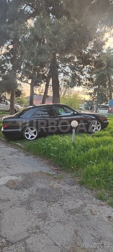 Mercedes E 240-2
