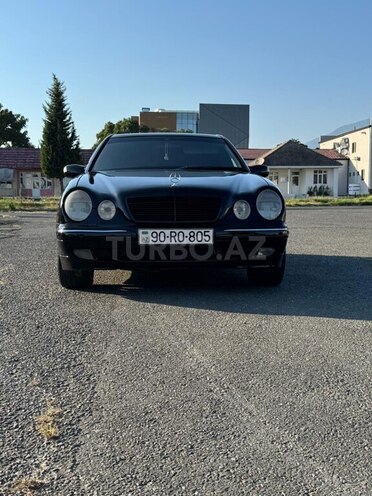 Mercedes E 240-1