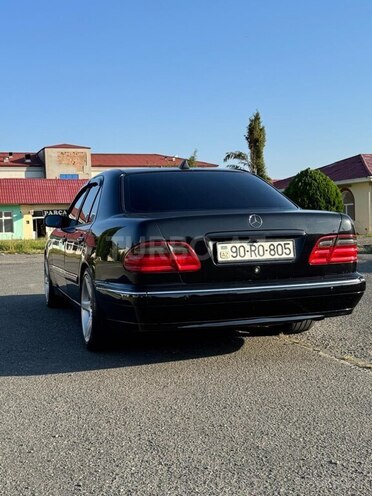 Mercedes E 240-5