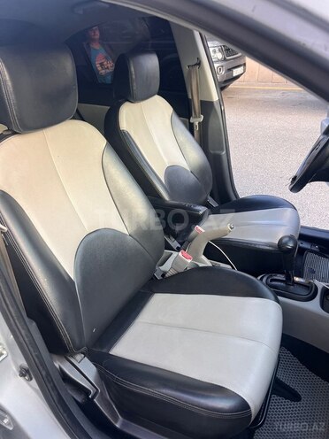 Hyundai Accent-6