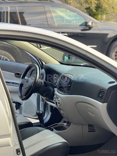 Hyundai Accent-4