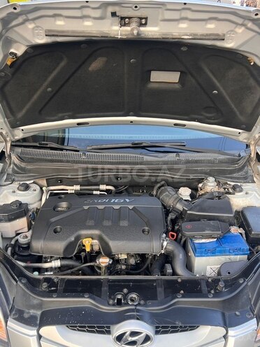 Hyundai Accent-10