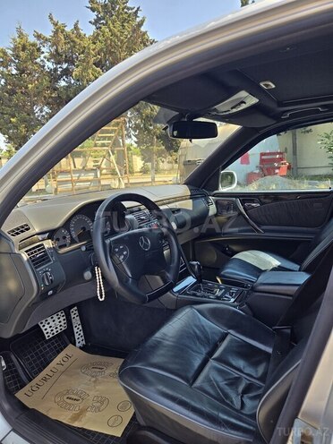 Mercedes E 320-6