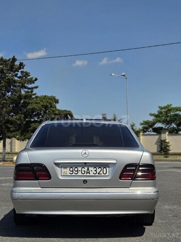 Mercedes E 320-5
