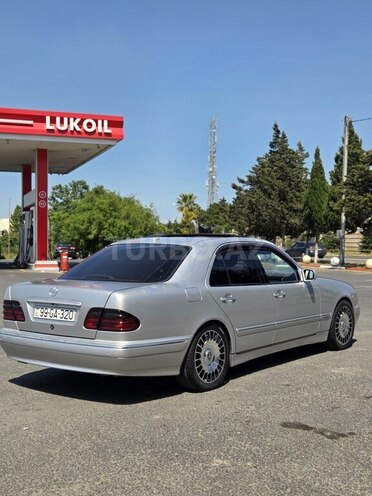 Mercedes E 320-4