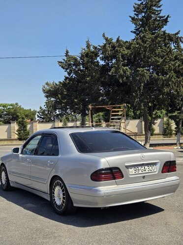 Mercedes E 320-3