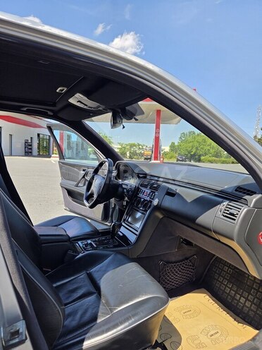 Mercedes E 320-7