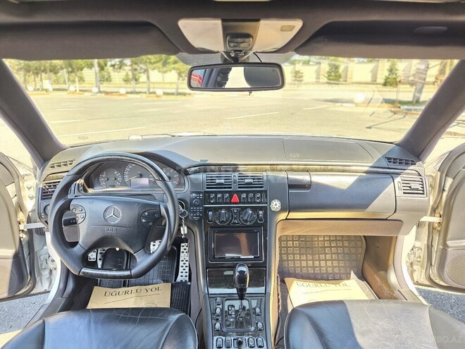 Mercedes E 320-10