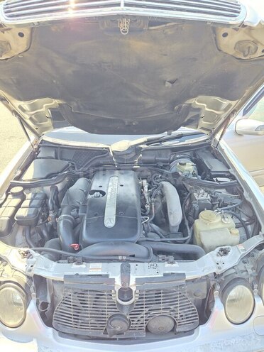 Mercedes E 320-13