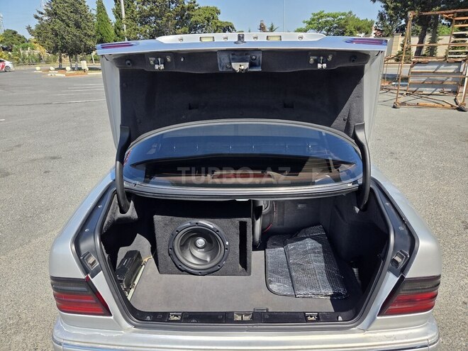 Mercedes E 320-12
