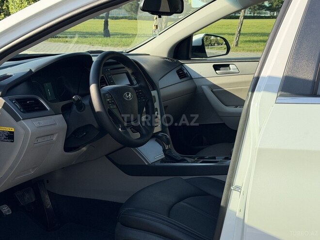 Hyundai Sonata-10