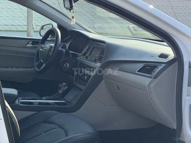 Hyundai Sonata-12