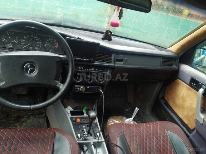 Mercedes 190-4