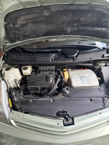 Toyota Prius-12
