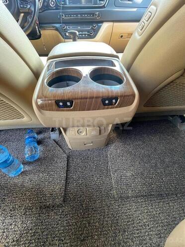 Kia Carnival-8