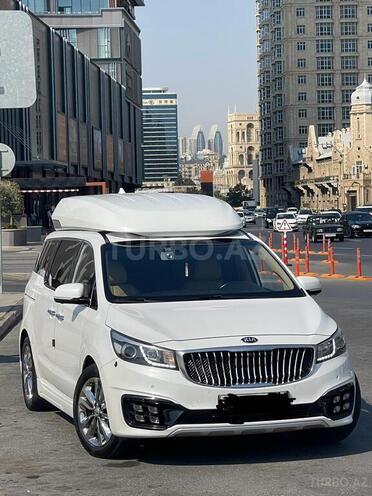 Kia Carnival-1