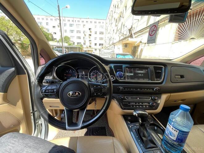 Kia Carnival-11
