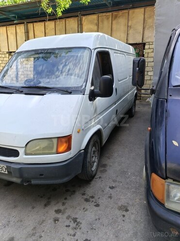 Ford Transit-4