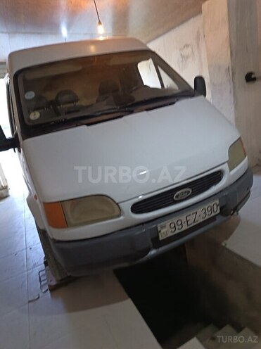 Ford Transit-9