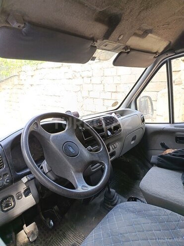 Ford Transit-14
