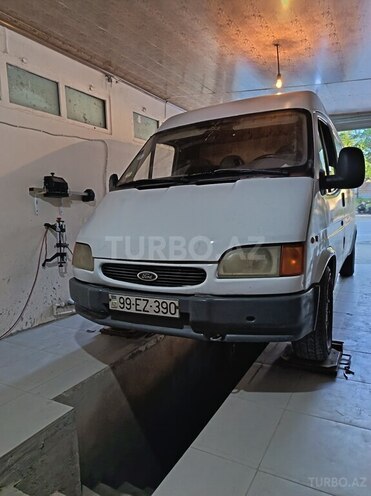 Ford Transit-12