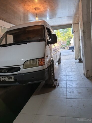 Ford Transit-11
