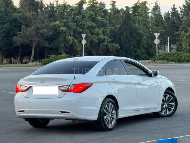 Hyundai Sonata-5