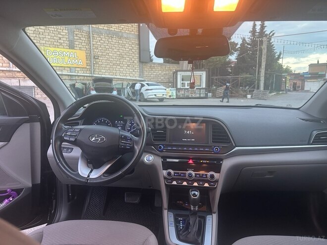 Hyundai Elantra-2