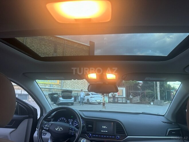 Hyundai Elantra-3