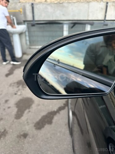 Hyundai Elantra-12