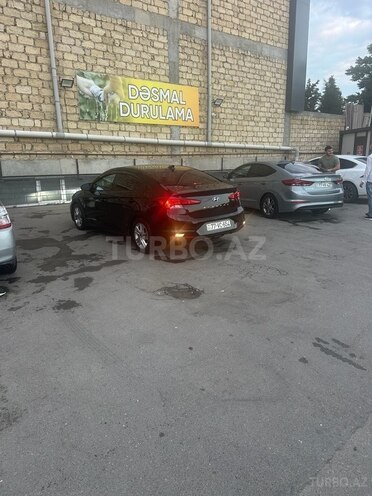 Hyundai Elantra-9
