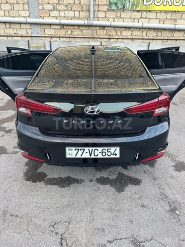 Hyundai Elantra-13
