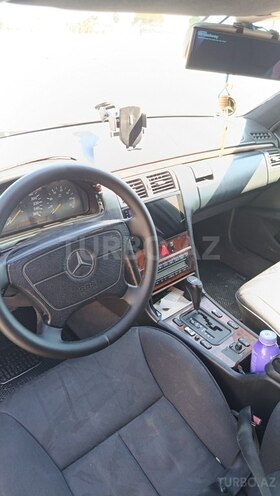 Mercedes E 280-4