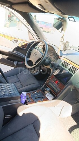 Mercedes E 280-7