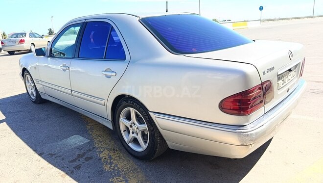Mercedes E 280-6