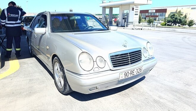 Mercedes E 280-3