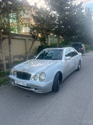 Mercedes E 200-1