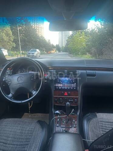 Mercedes E 200-5