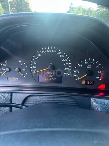 Mercedes E 200-6