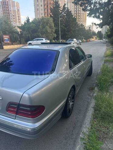 Mercedes E 200-2