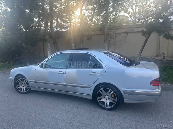 Mercedes E 200-11