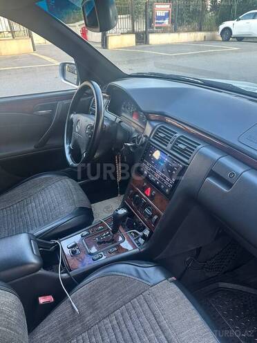Mercedes E 200-4