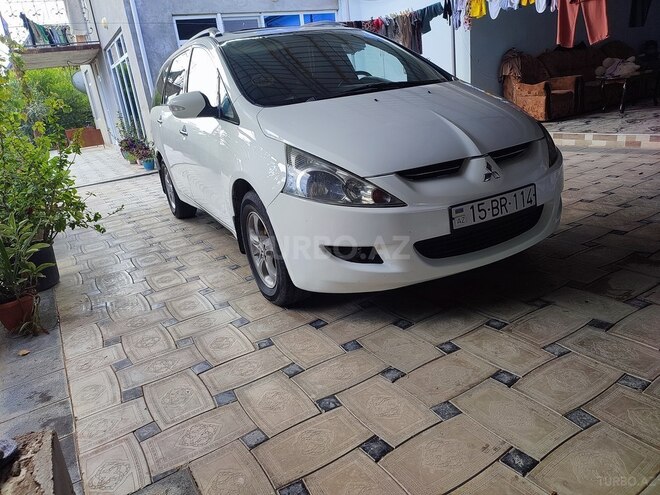 Mitsubishi Grandis-11