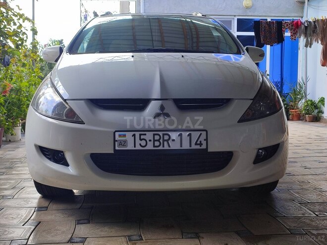 Mitsubishi Grandis-1