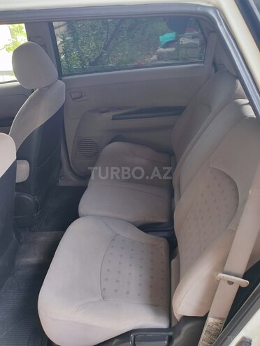 Mitsubishi Grandis-7