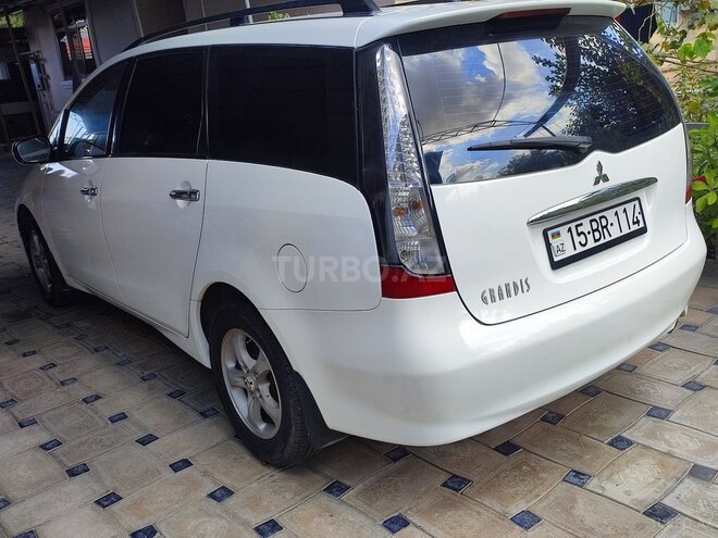 Mitsubishi Grandis-10