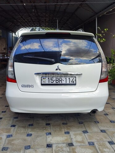 Mitsubishi Grandis-9