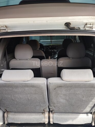 Mitsubishi Grandis-8