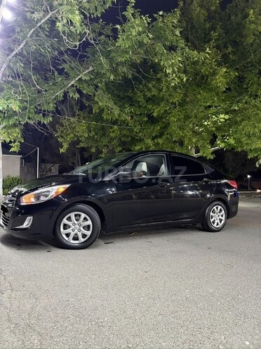 Hyundai Accent-10